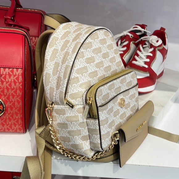 MICHAEL KORS
Maisie Extra-Small Logo 2-in-1 Backpack
Camel 
NWT - Picture 10 of 16